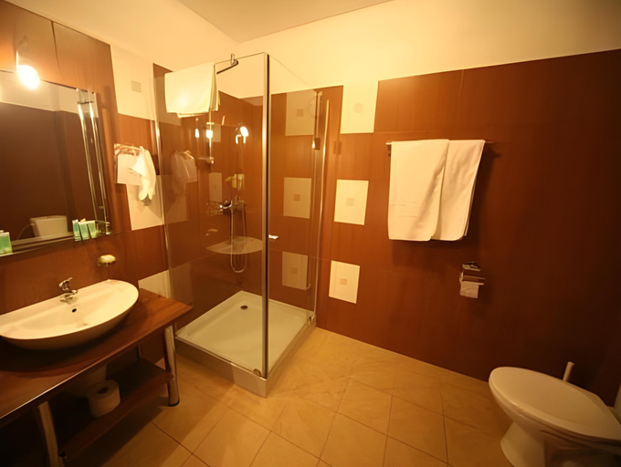 Bathroom 2, Hotel Borowina, Piaseczno
