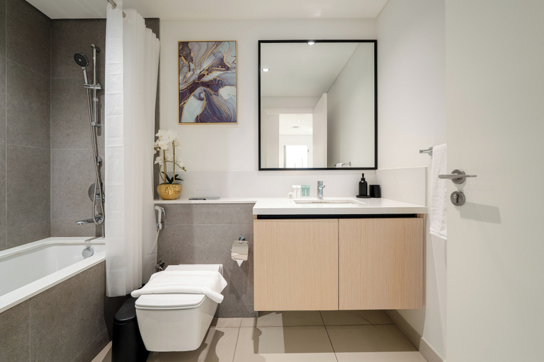 Bathroom 3, Delujo Stays – Burj Crown Collection, Dubai