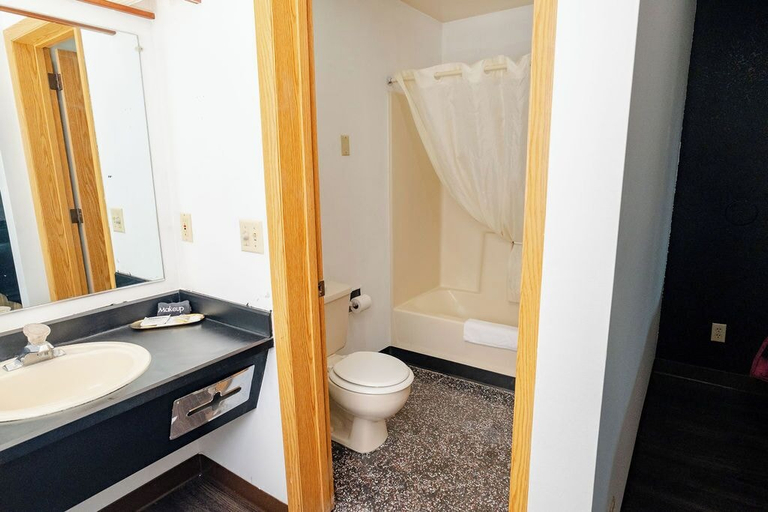 Bathroom 3, Rose City Inn and Suites, Clackamas