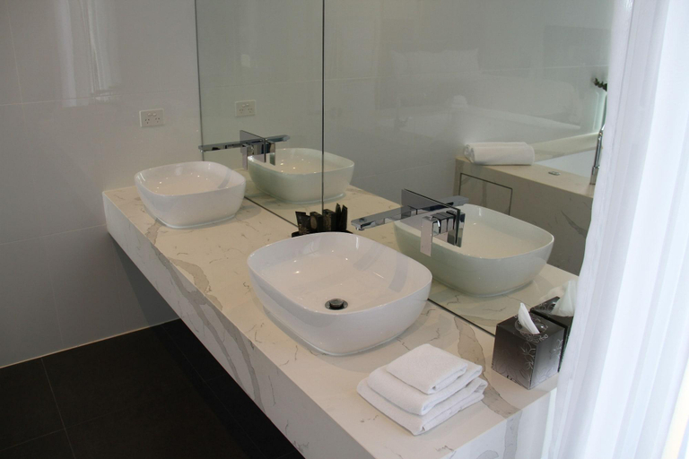 Bathroom 4, Hepburn Springs Escape, Hepburn - East