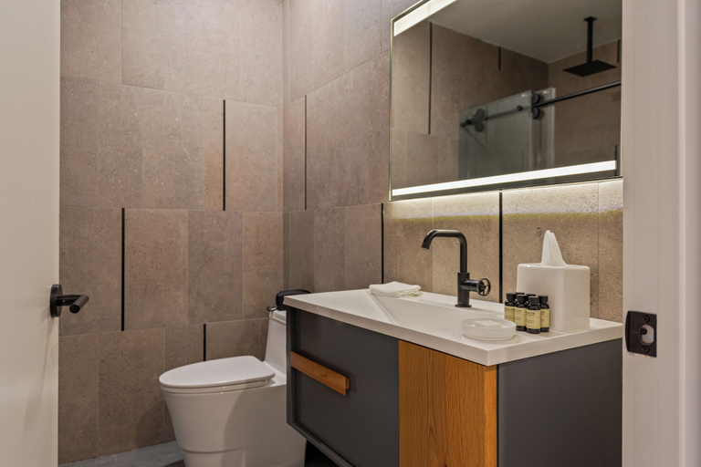 Bathroom 4, Sosuite at The Onyx - Museum District, Philadelphia