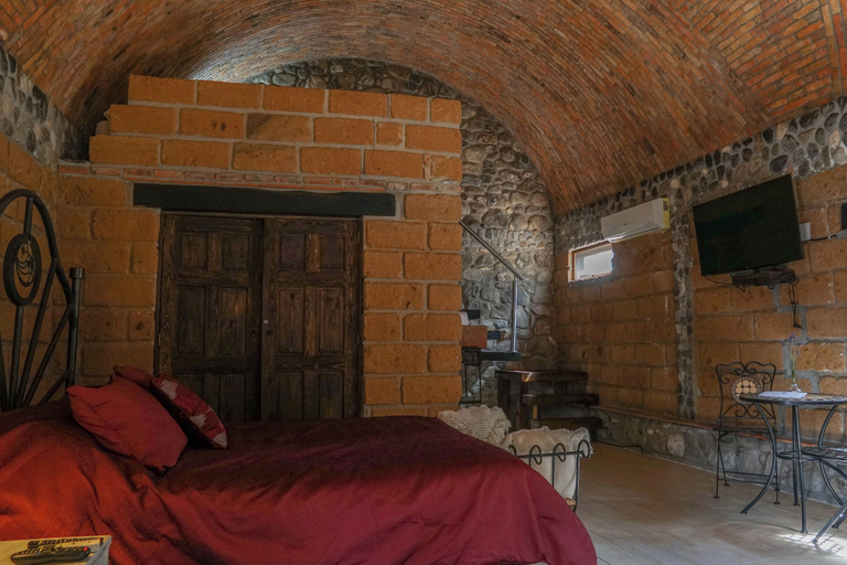 Room 2, Armadillo Mágico, Armadillo de los Infante