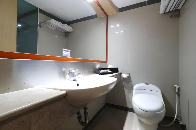 Bathroom 11