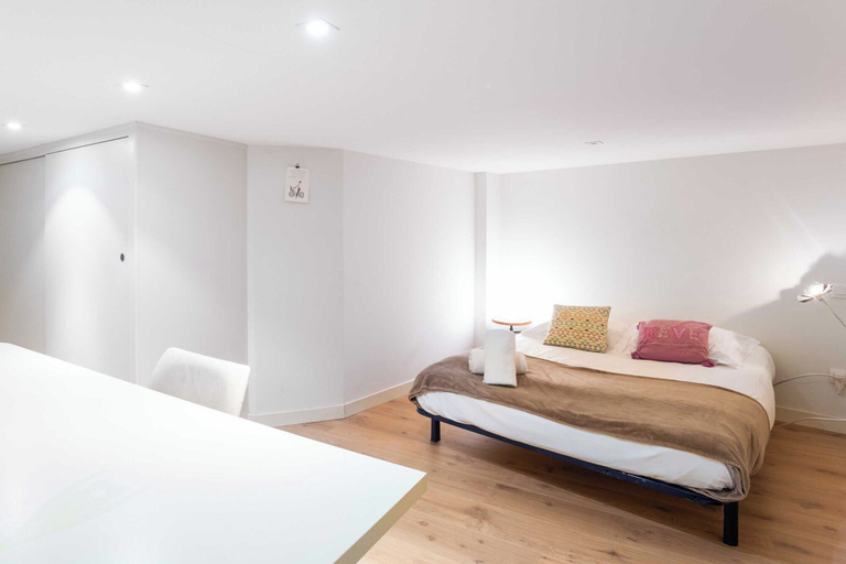 Room 5, Dify Drevet - Bellecour, Rhône