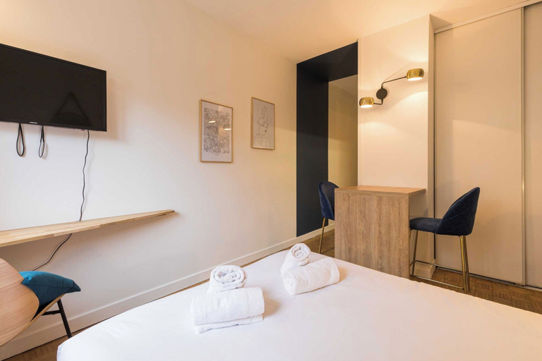 Room 2, Dify Charme - Bord du Rhone, Rhône