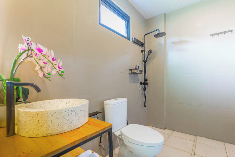 Bathroom 5, Tridharma suites at North Ubud, Gianyar