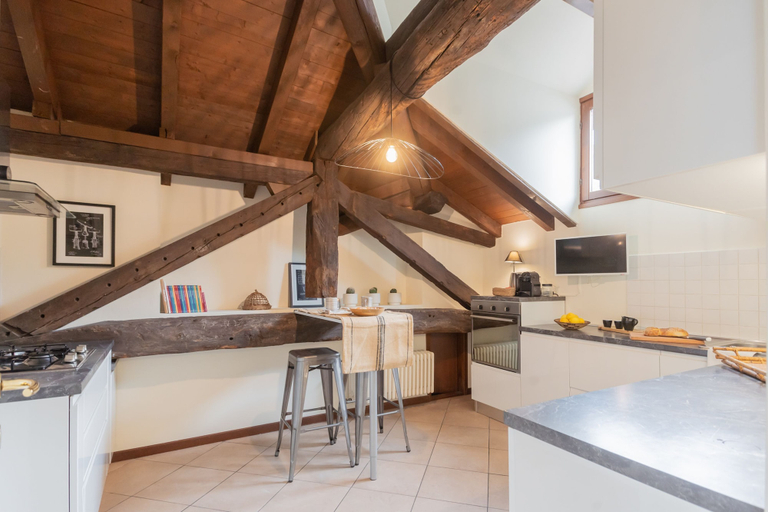 Room 4, Plinio 10 in Como With 2 Bedrooms and 2 Bathrooms, Como