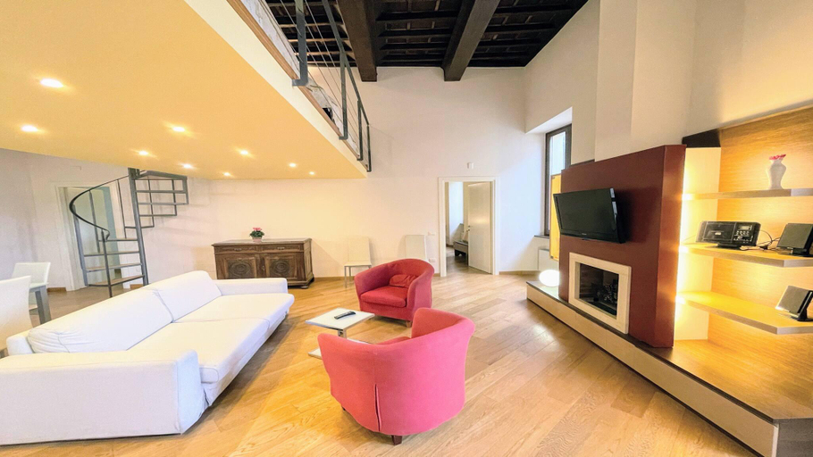 Others 3, Central Spoleto 6 guests apt with terrace, Perugia
