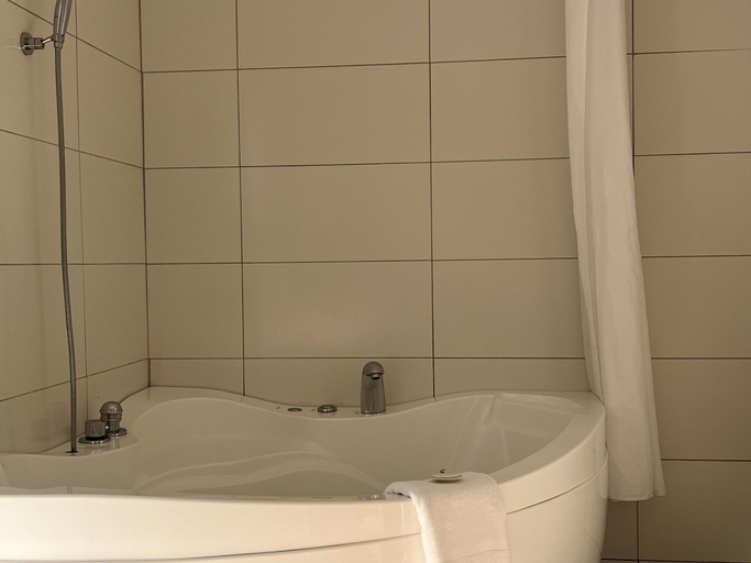 Bathroom 4, Airport Manor Inn, Manukau