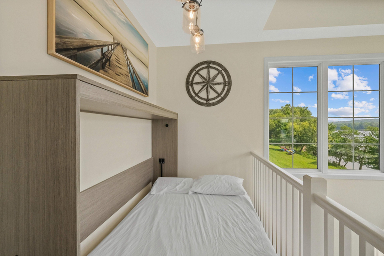 Bedroom 2, Bow-wow on The River #5, La Salle
