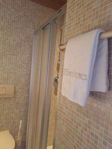 Bathroom 4, Leine Hotel, Region Hannover