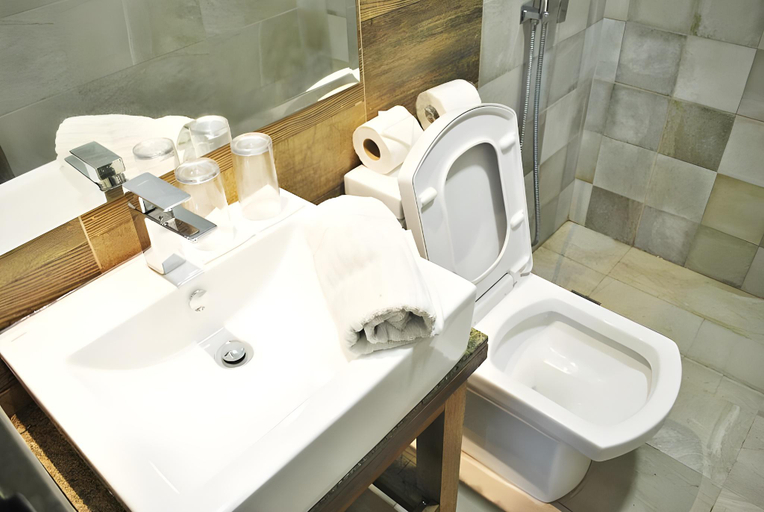 Bathroom 4, Altamare Dive and Leisure Resort, Mabini