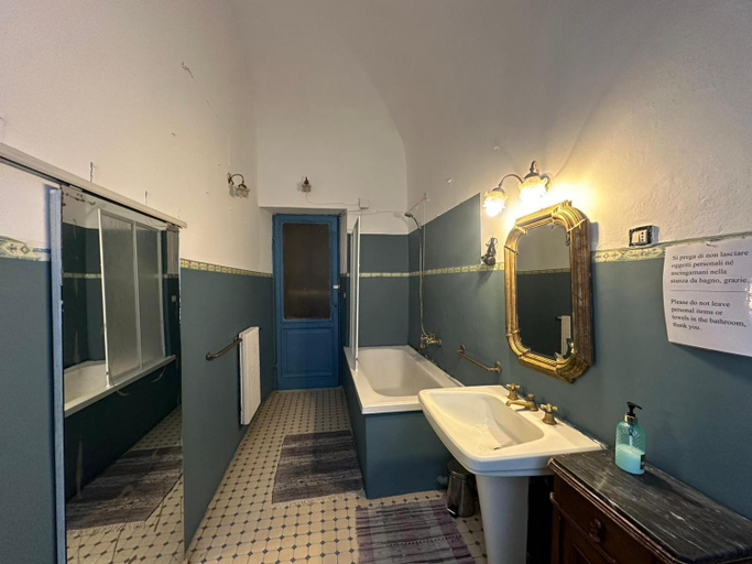 Bathroom 3, B&B Bandabrisca, Genova
