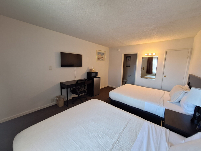 Bedroom 3, Leisure Lodge Motel, Cibola