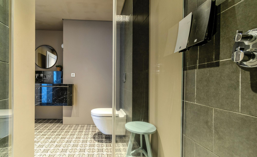 Bathroom 4, Mã¡ni Apartments, Reykjavík