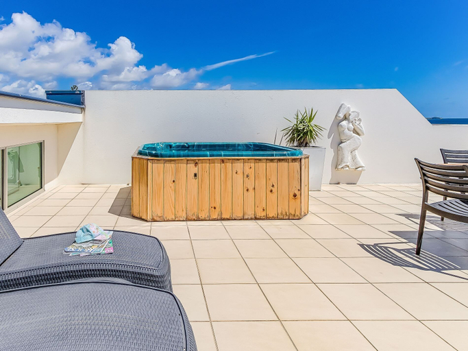 Private spa tub 4, Luxe Oceanfront Haven with a Rooftop Spa, Tweed Heads