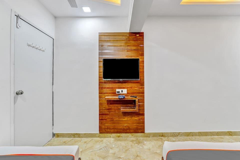 Others 4, 83961 Hotel Peradiot, Ahmadabad