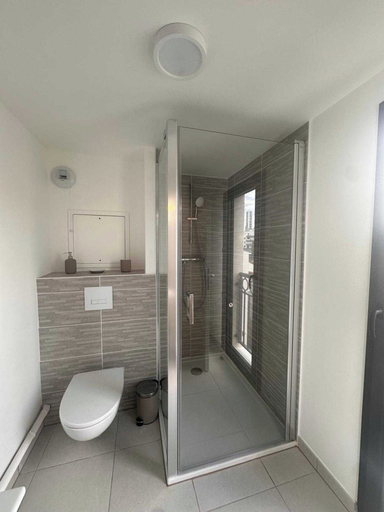 Bathroom 2, Elegant Appt - 3bdr/8p - Near Paris & La Defense, Hauts-de-Seine