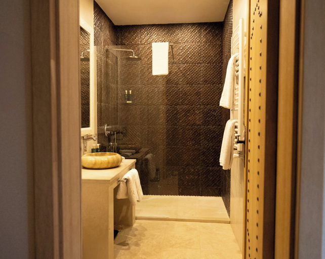 Bathroom 5, Adiya Signature Hotel