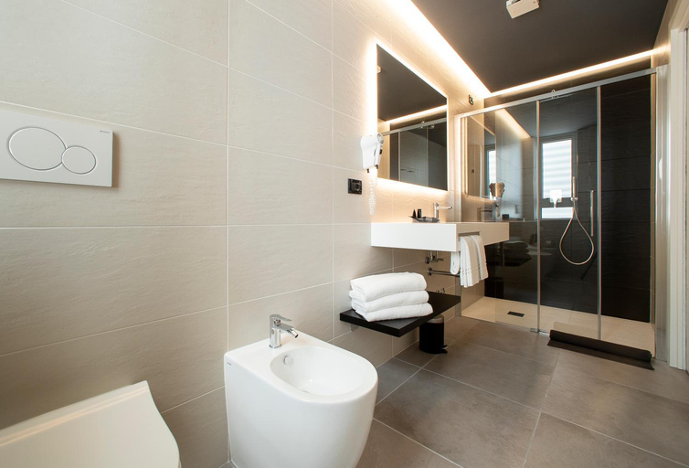 Bathroom 5, Hotel Sayonara, Venezia