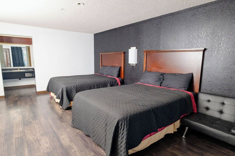 Bedroom 2, Rose City Inn and Suites, Clackamas