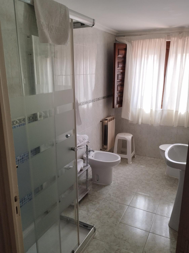 Bathroom 4, Hotel Los Hidalgos, Cantabria