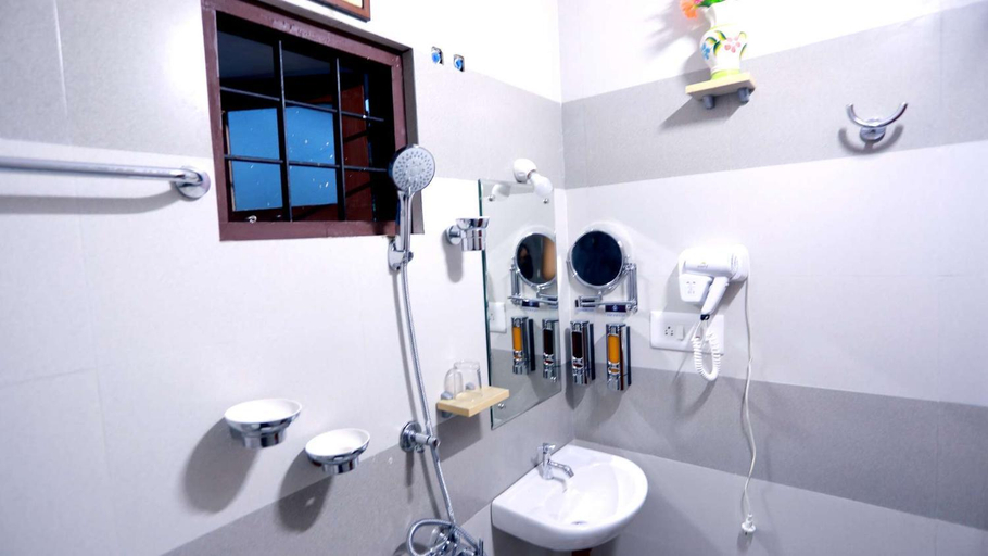 Bathroom 4, Base9 Cochin Airport Hotel, Ernakulam