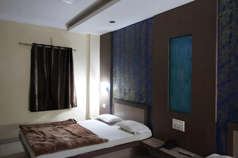 Sport & Beauty, HOTEL SUNRISE, Satara