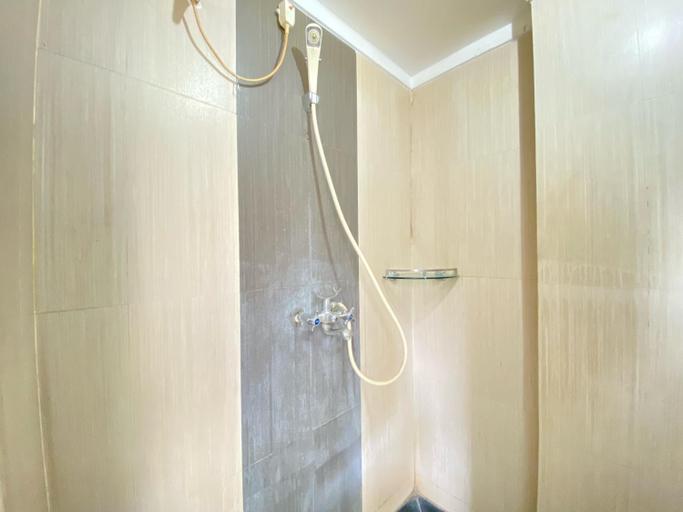 Bathroom, Studio Furnished Gateway Ahmad Yani By Travelio, Bandung