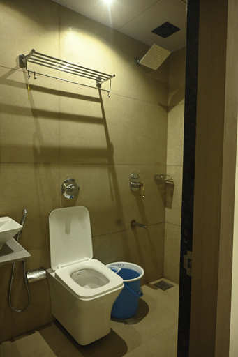 Bathroom 5, Hotel Sahara Residency, Mumbai Suburban