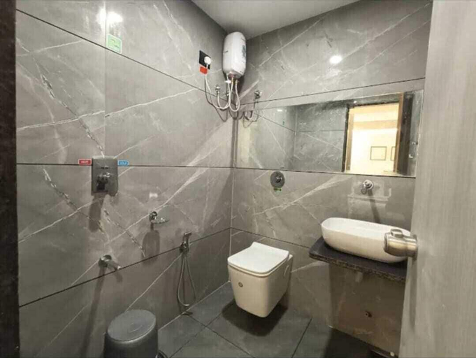 Bathroom, Hotel Regal, Gandhinagar