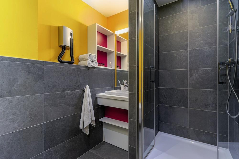Bathroom 4, Presqu'île de Giens "Riviera Beach Club", Var