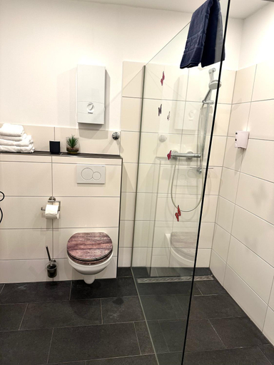Bathroom 3, Tondose Apartment, Dortmund