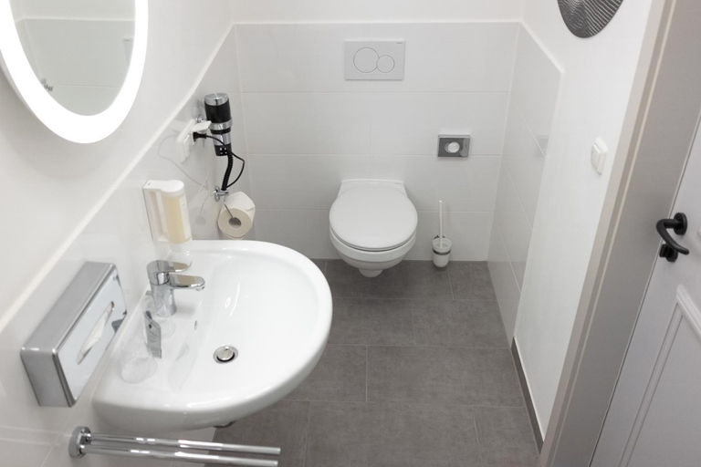 Bathroom 5, ANA Suites Augsburg City Center - Self-Service-Hotel, Augsburg