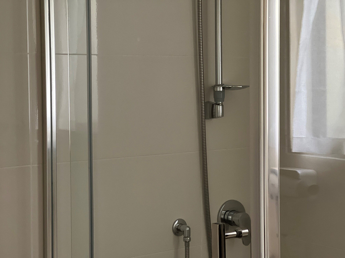 Bathroom 4, Airport Manor Inn, Manukau