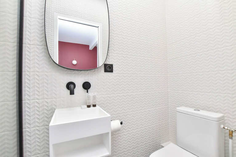 Bathroom 2, Cosy Bedroom - Tour Eiffel / Champs de Mars 9A, Paris