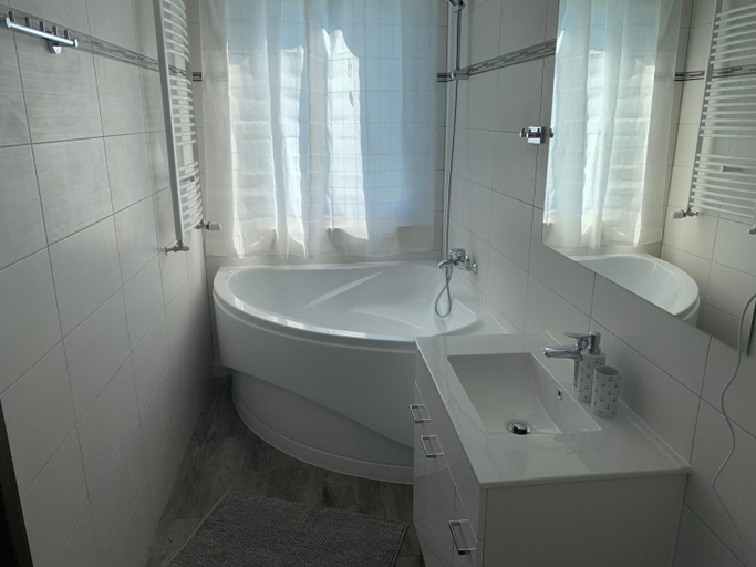 Bathroom 4, Botel Gracia, Bratislava