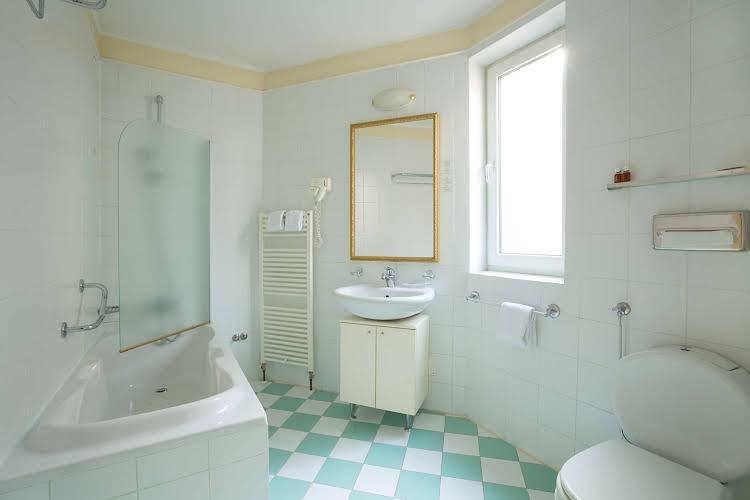 Bathroom 3, Hotel Continental, Opatija/Veprinac