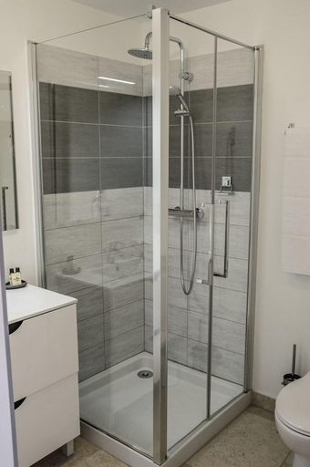 Bathroom 2, La Tissandiere, Lot