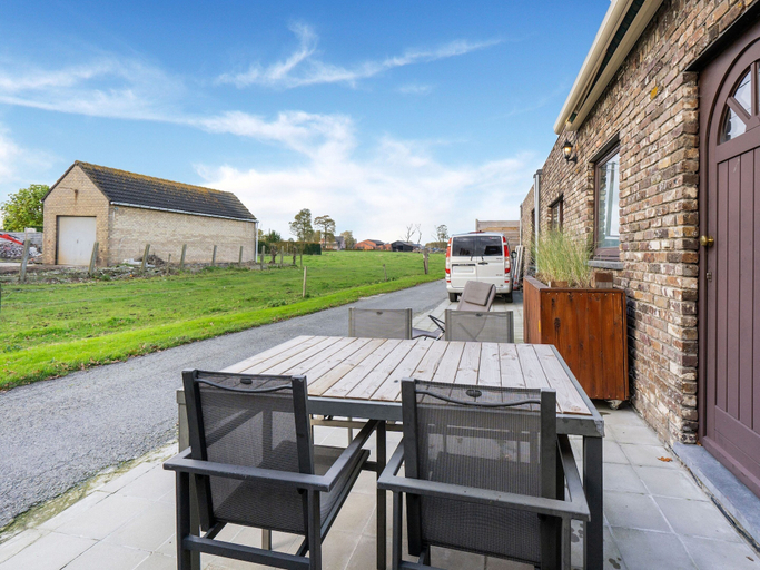 Others 3, Tasteful Holiday Home in Loppem with Hot Tub, West-Vlaanderen