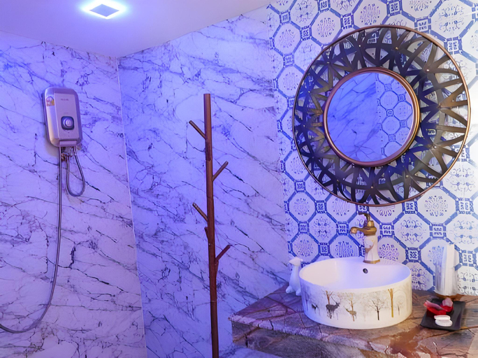 Bathroom 3, Jungle Moon Boutique Homestay Resort, Sattahip