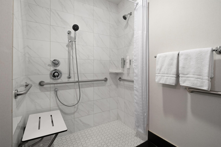 Bathroom 4, Hilton Garden Inn Charleston Waterfront/Downtown, Charleston