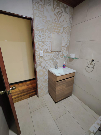 Bathroom 4, Casa Escalante Hostel, San José