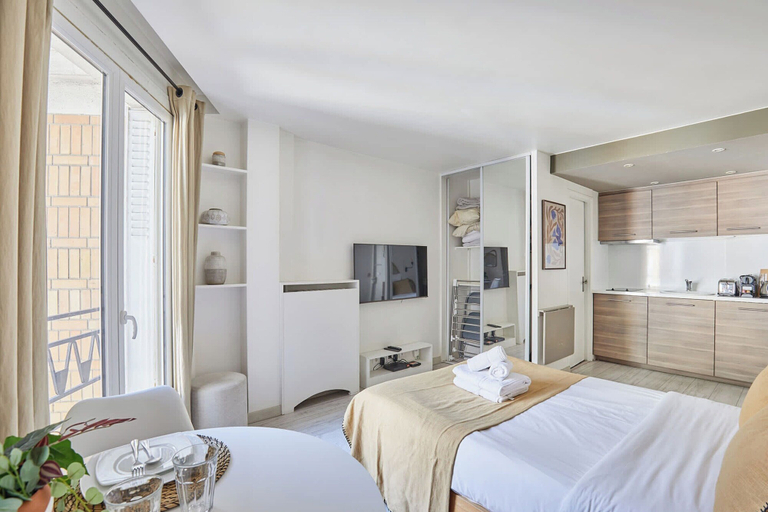Room 5, Charming Suite Champs Elysees Trocadero, Paris