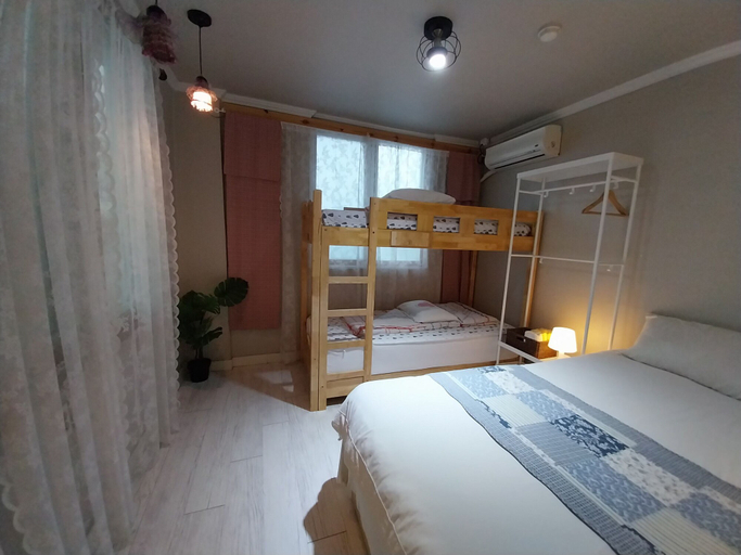 Bedroom 2, Youngil Dae Guest house, Pohang