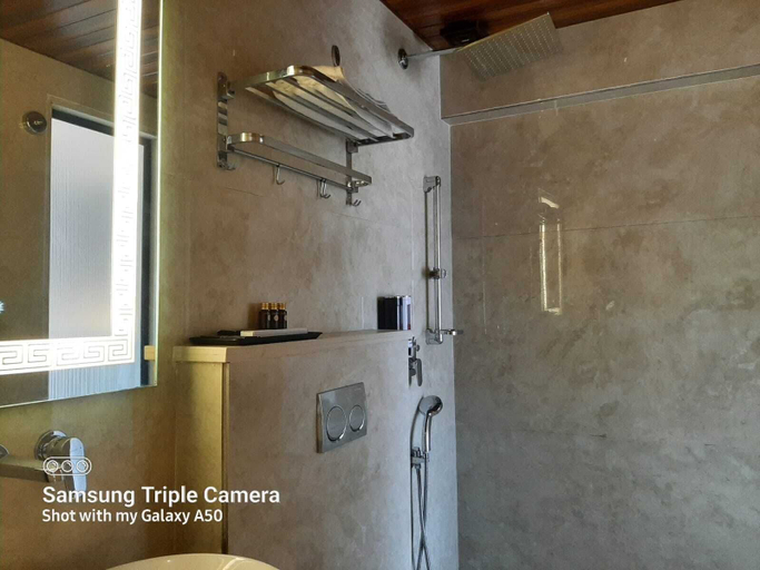 Bathroom 3, The Grand Sun City Hotel & Resort, Bhopal