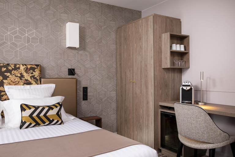 Bedroom 5, Hotel Daunou Opera, Paris