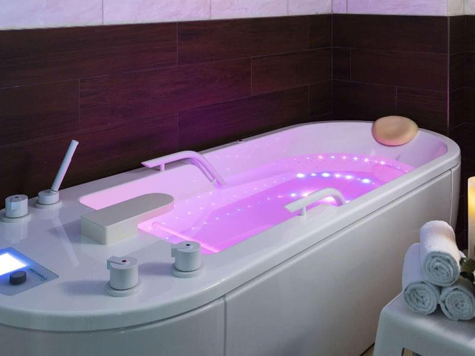 Bathroom 5, Hotel Barriere Le Royal La Baule, Loire-Atlantique
