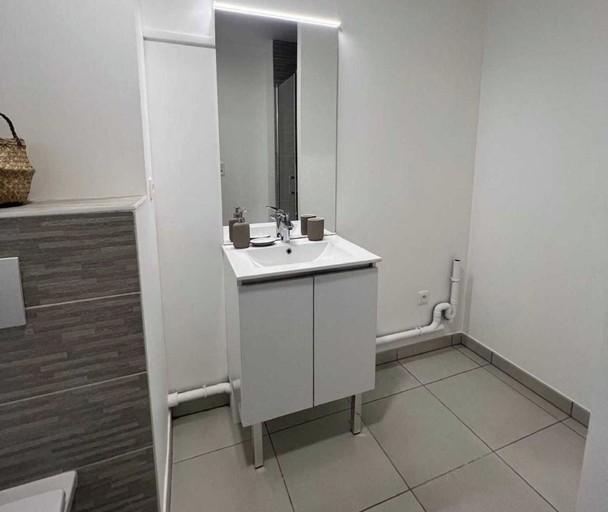 Bathroom, Elegant Appt - 1bdr/2p - Near Paris & La Defense, Hauts-de-Seine