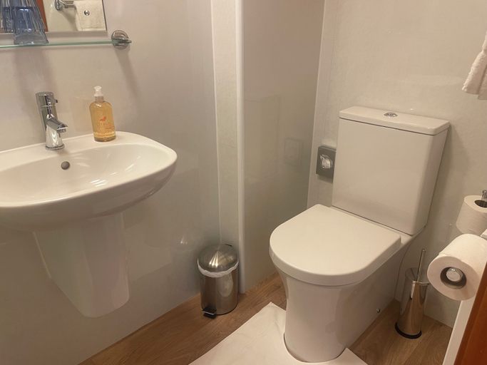 Bathroom 3, MacDougall Clansman Hotel, Highland
